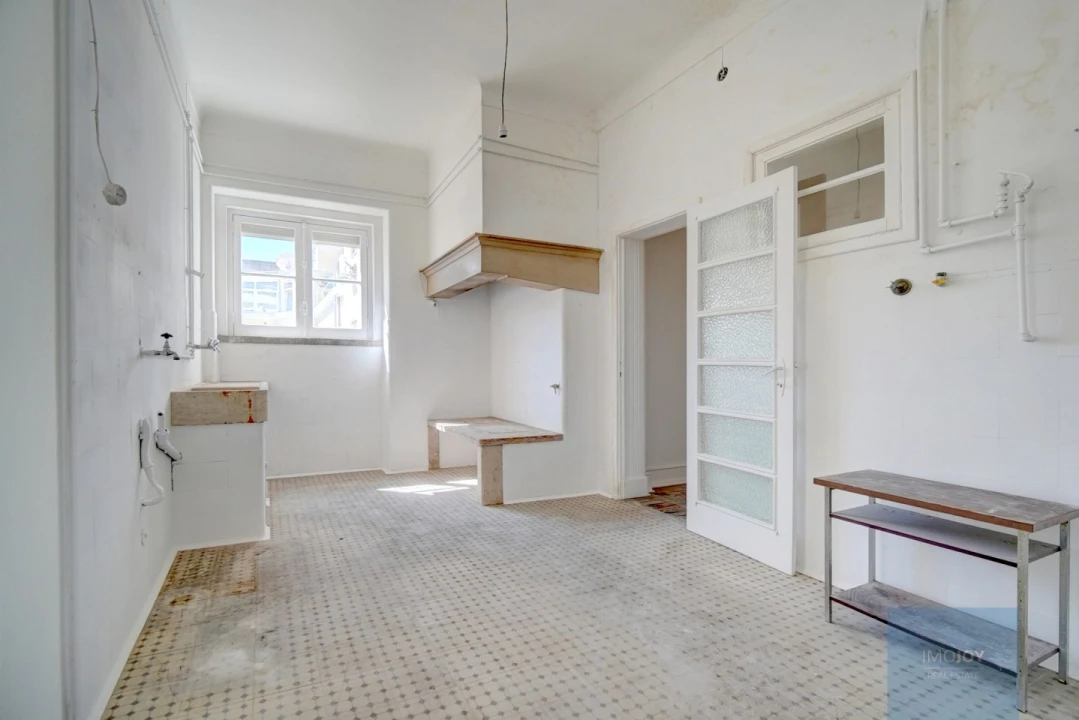 Apartamento T5 para Venda em Avenidas Novas Foto 8