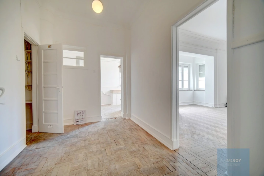 Apartamento T5 para Venda em Avenidas Novas Foto 14