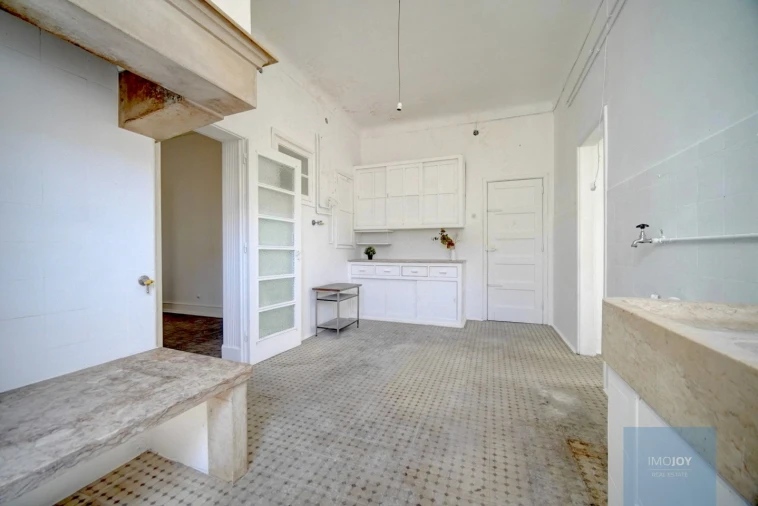 Apartamento T5 para Venda em Avenidas Novas Foto 9