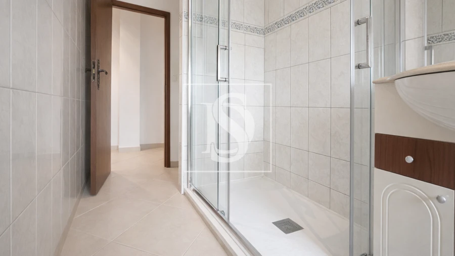 Moradia T7 para Venda em Alqueidão Foto 54