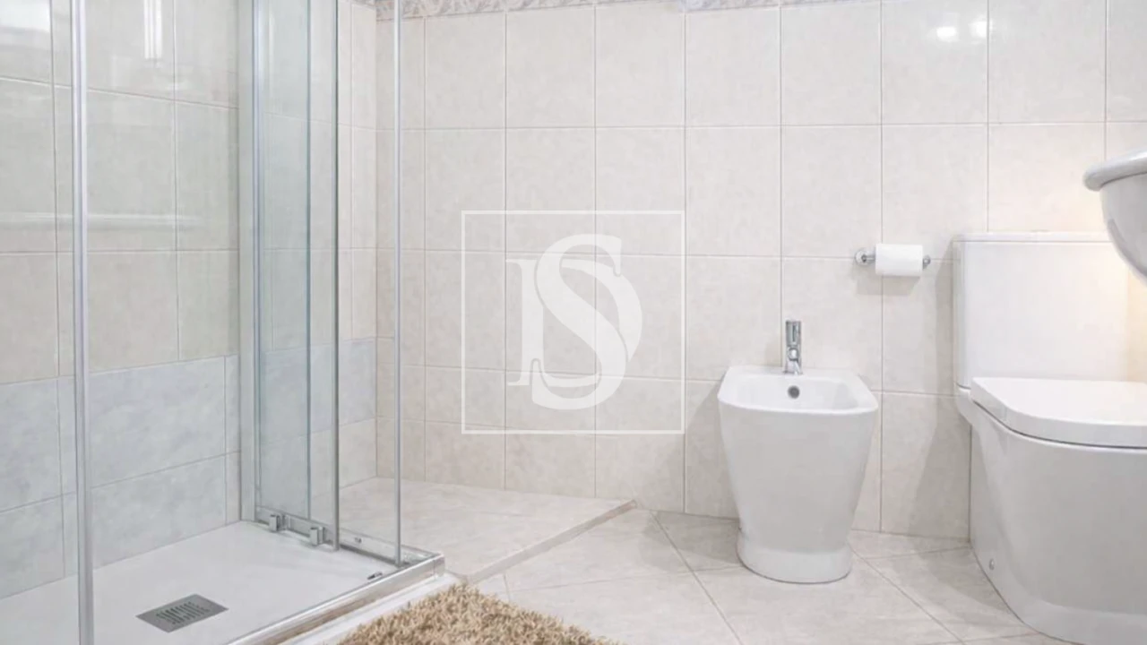 Moradia T7 para Venda em Alqueidão Foto 11