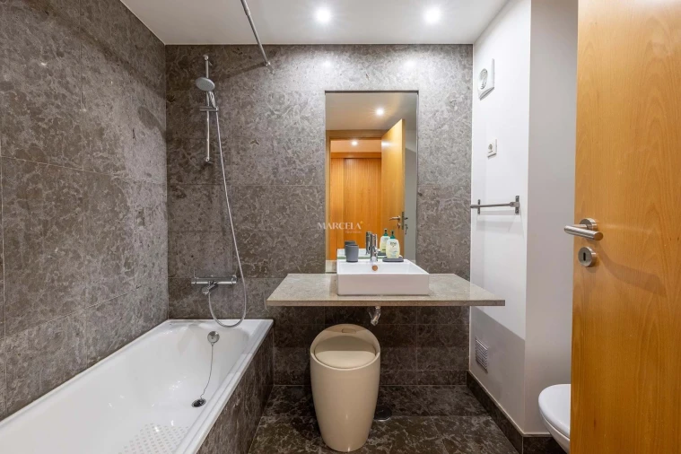 Apartamento T2 para Arrendamento em Lagos (São Sebastião e Santa Maria) Foto 18