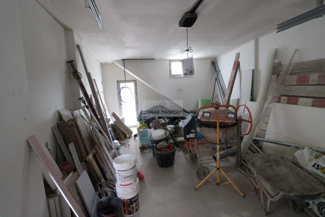 Moradia T4 para Venda em Mexilhoeira Grande Foto 21