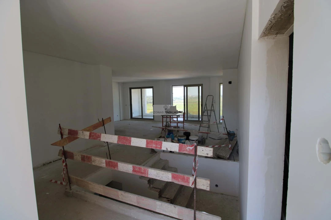 Moradia T4 para Venda em Mexilhoeira Grande Foto 3