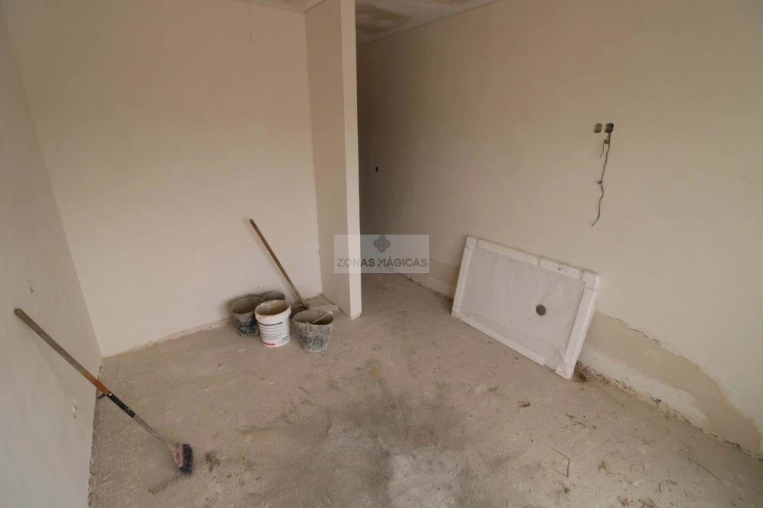 Moradia T4 para Venda em Mexilhoeira Grande Foto 30