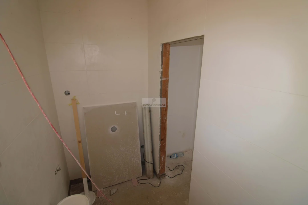 Moradia T4 para Venda em Mexilhoeira Grande Foto 5