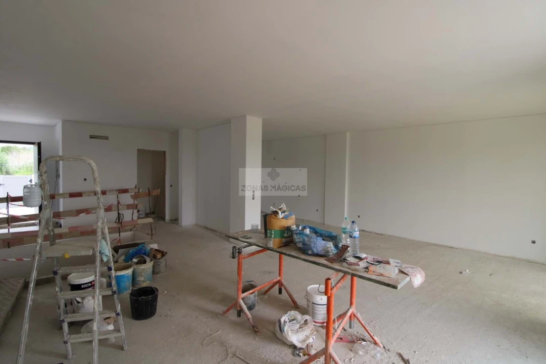 Moradia T4 para Venda em Mexilhoeira Grande Foto 18