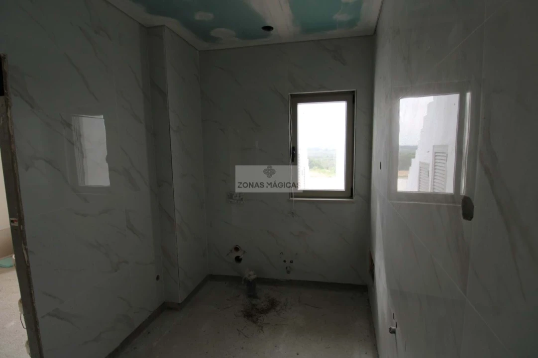 Moradia T4 para Venda em Mexilhoeira Grande Foto 32