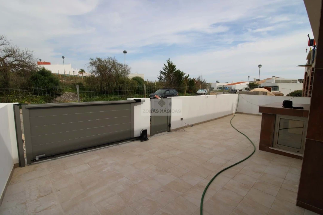 Moradia T4 para Venda em Mexilhoeira Grande Foto 9