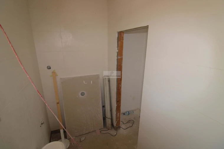 Moradia T4 para Venda em Mexilhoeira Grande Foto 5