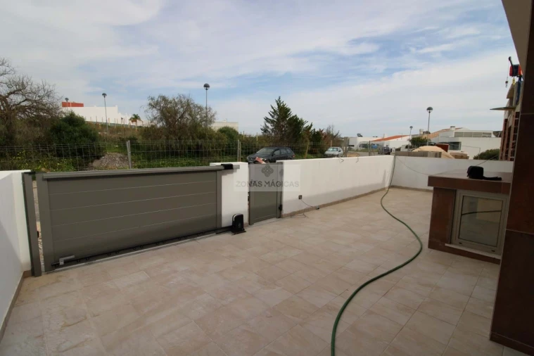 Moradia T4 para Venda em Mexilhoeira Grande Foto 9