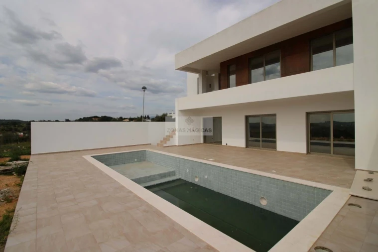 Moradia T4 para Venda em Mexilhoeira Grande Foto 14