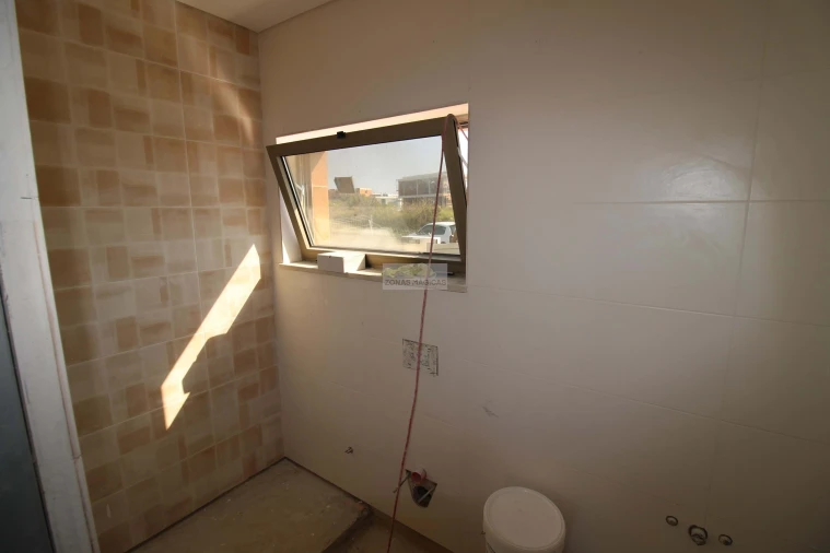 Moradia T4 para Venda em Mexilhoeira Grande Foto 4