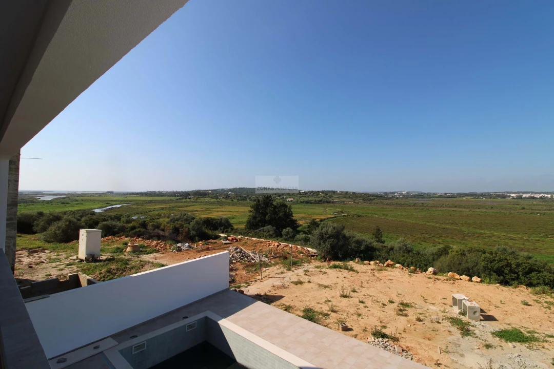 Moradia T4 para Venda em Mexilhoeira Grande Foto 2