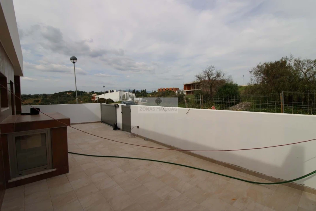 Moradia T4 para Venda em Mexilhoeira Grande Foto 11