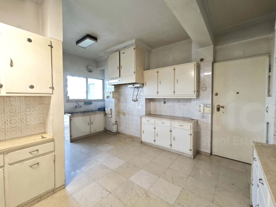 Apartamento T4 para Venda em Alvalade Foto 8