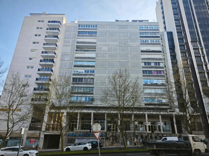 Apartamento T4 para Venda em Alvalade Foto 2