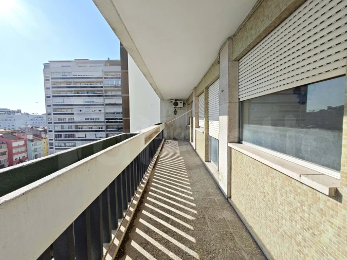 Apartamento T4 para Venda em Alvalade Foto 9