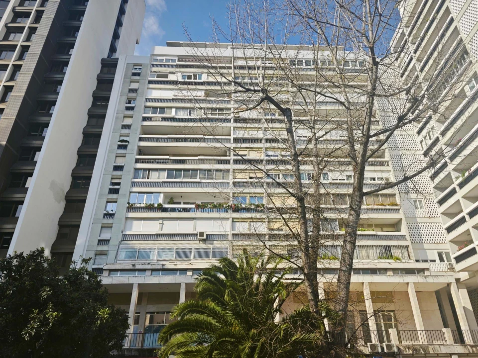 Apartamento T4 para Venda em Alvalade Foto 3