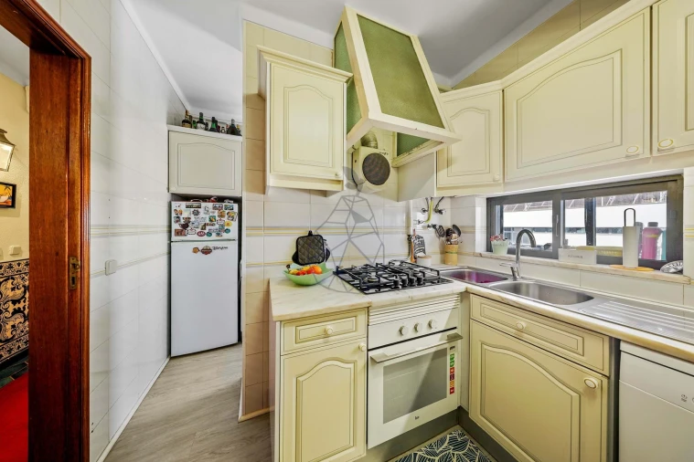 Apartamento T4 para Venda em Portimão Foto 4