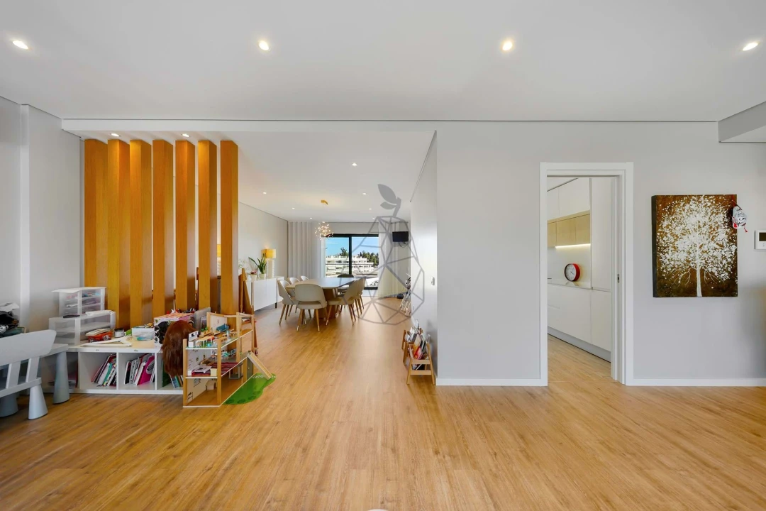Apartamento T5 para Venda em Portimão Foto 4