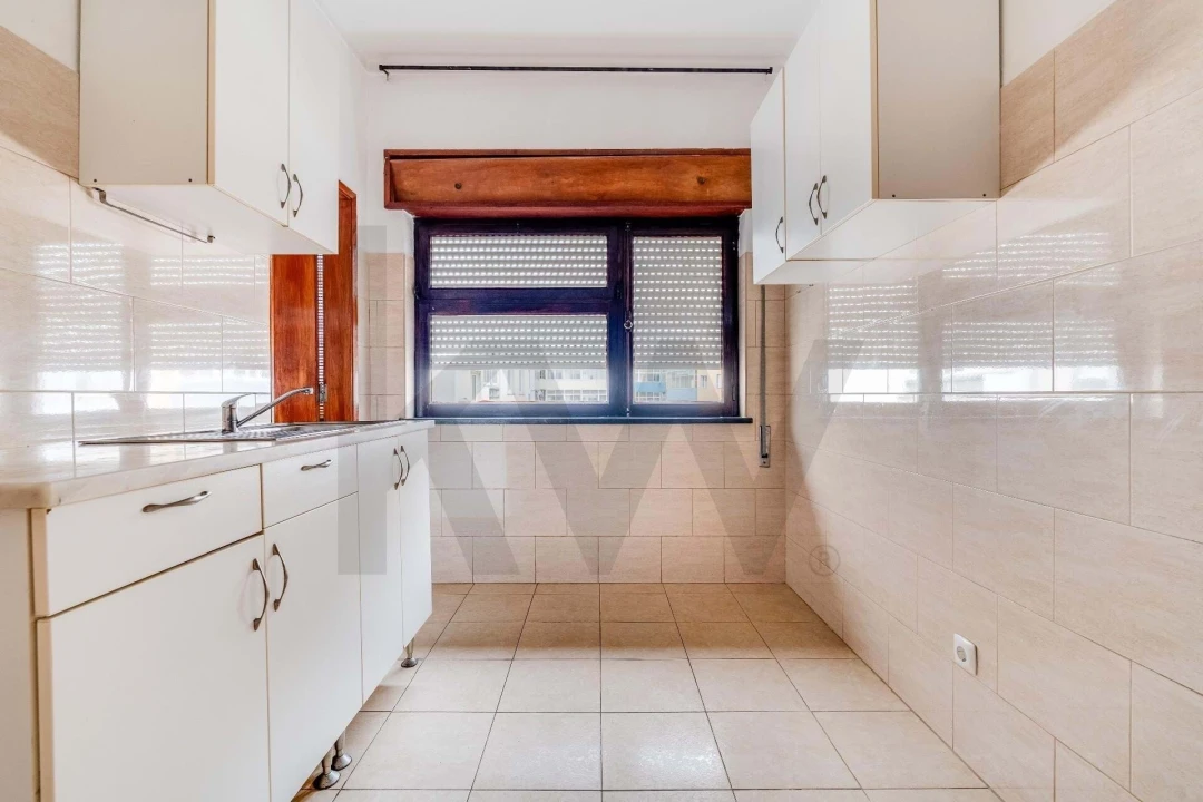 Apartamento T2 para Venda em Portimão Foto 11