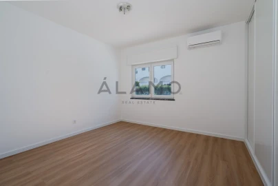 Moradia T3 para Venda em Quarteira