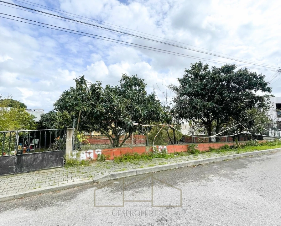 Garagem para Venda em Amora Foto 2