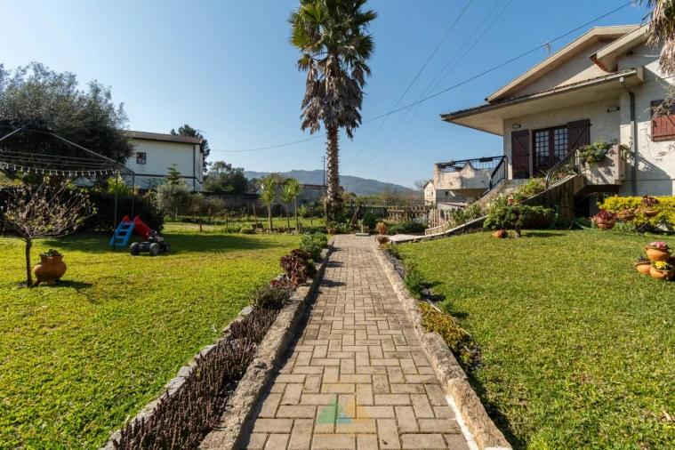 Moradia T4 para Venda em Geraz do Lima (Santa Maria, Santa Leocádia, Moreira), Deão Foto 2