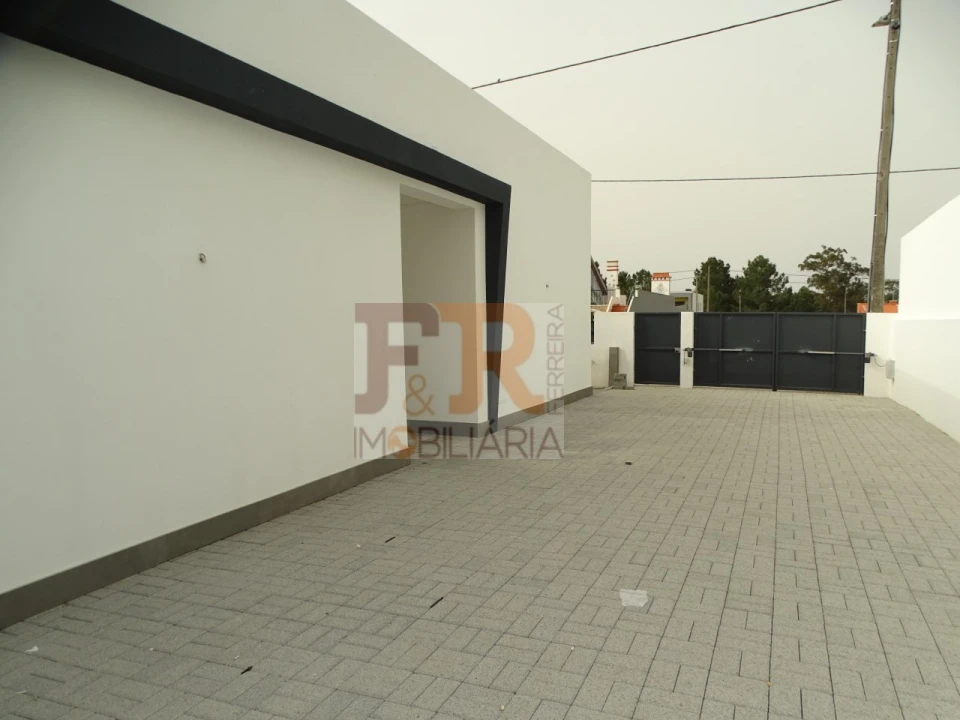 Moradia T3 para Venda em Quinta do Anjo Foto 8