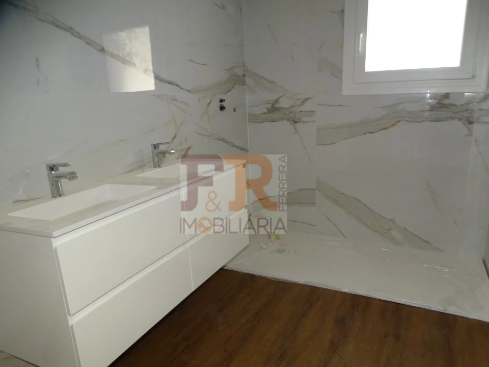 Moradia T3 para Venda em Quinta do Anjo Foto 26