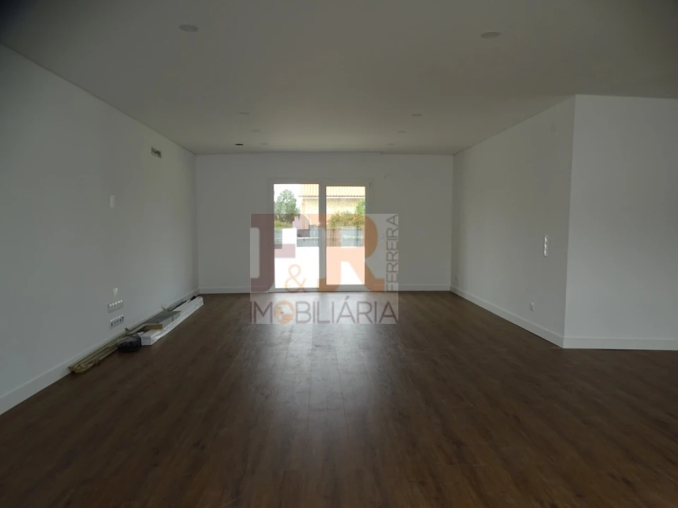 Moradia T3 para Venda em Quinta do Anjo Foto 40