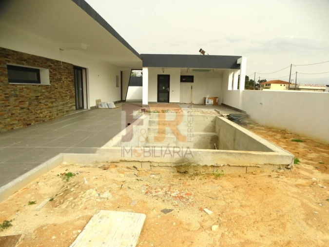 Moradia T3 para Venda em Quinta do Anjo Foto 13