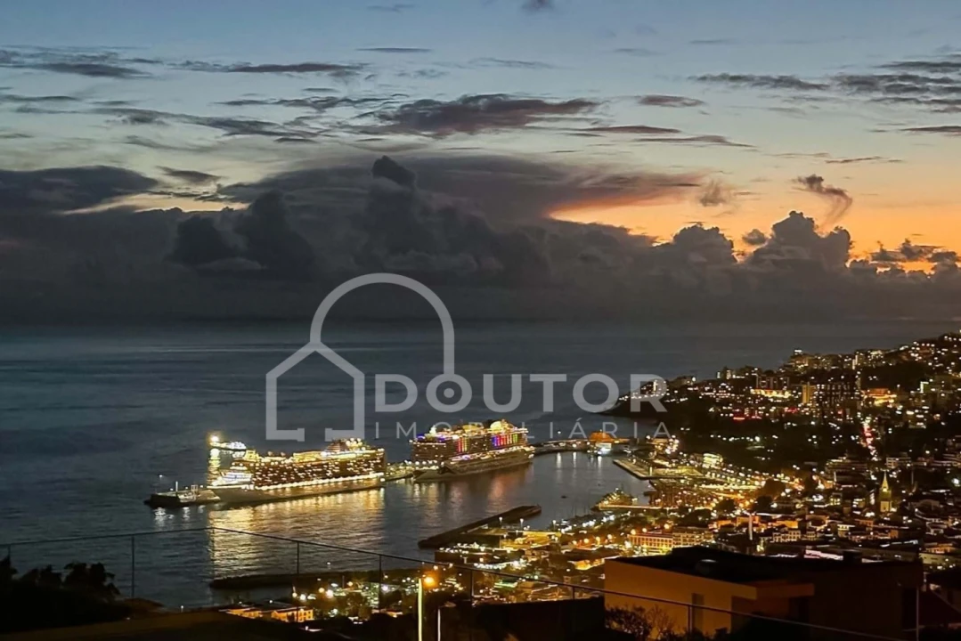 Moradia T4 para Venda em Funchal (Santa Maria Maior) Foto 11