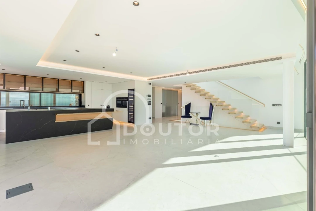 Moradia T4 para Venda em Funchal (Santa Maria Maior) Foto 22