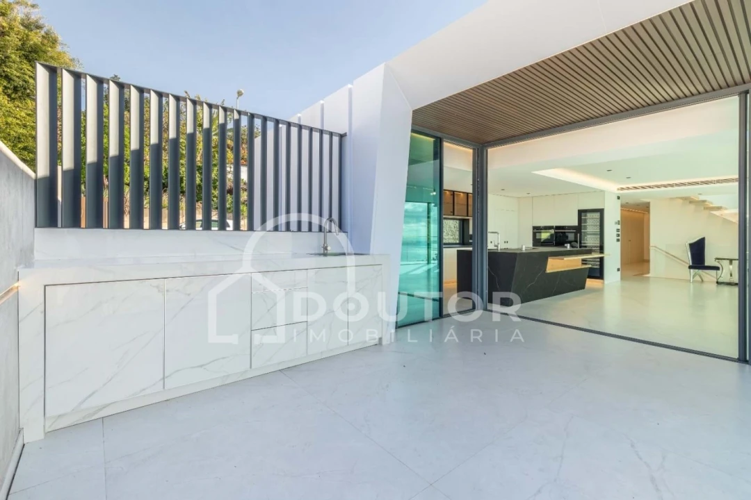 Moradia T4 para Venda em Funchal (Santa Maria Maior) Foto 31