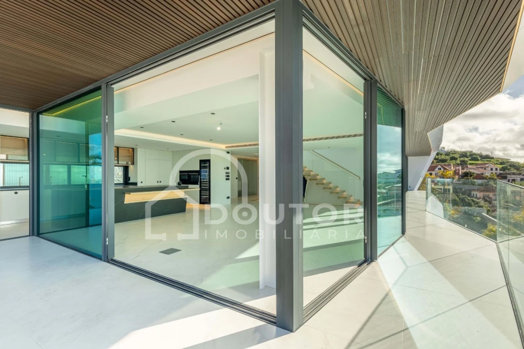 Moradia T4 para Venda em Funchal (Santa Maria Maior) Foto 32