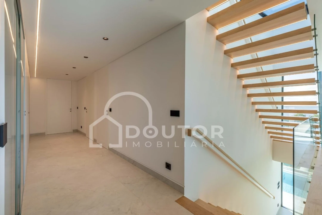 Moradia T4 para Venda em Funchal (Santa Maria Maior) Foto 36