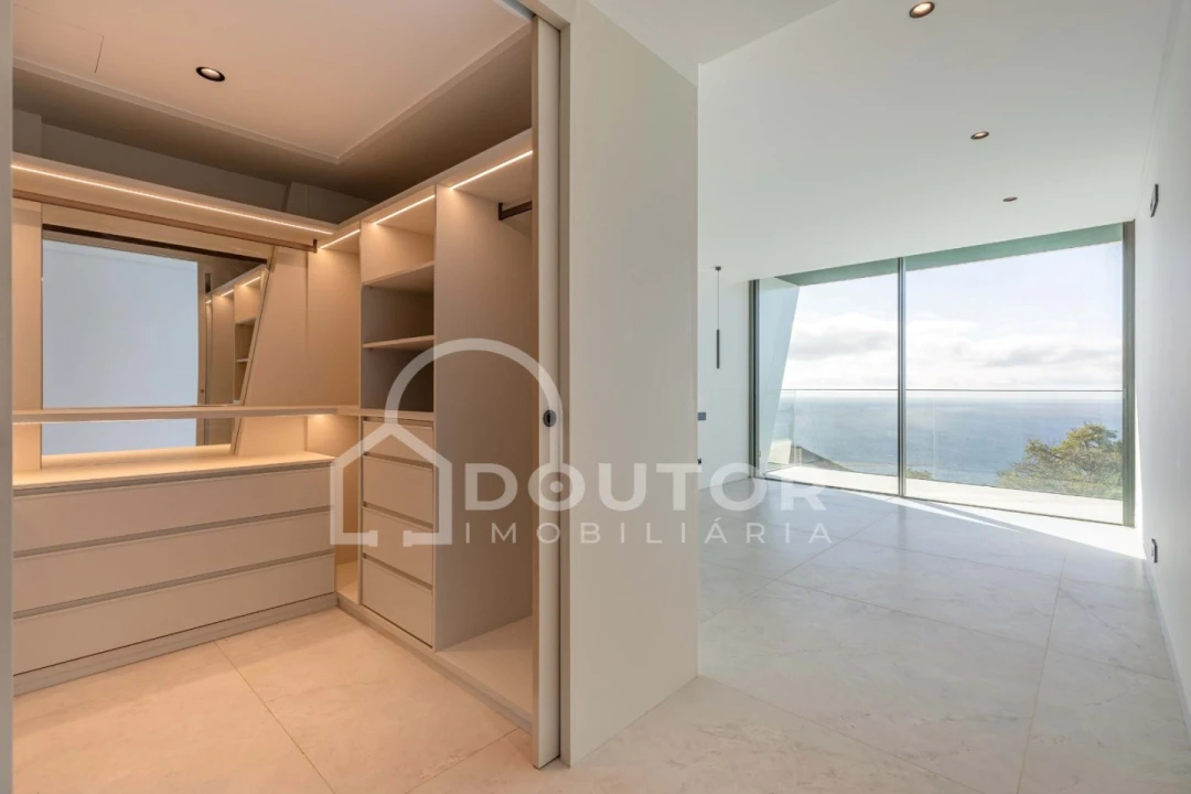 Moradia T4 para Venda em Funchal (Santa Maria Maior) Foto 38