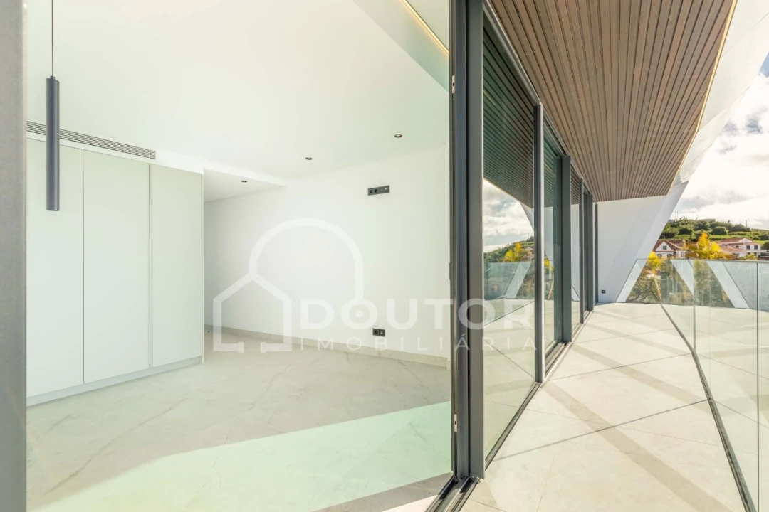 Moradia T4 para Venda em Funchal (Santa Maria Maior) Foto 39