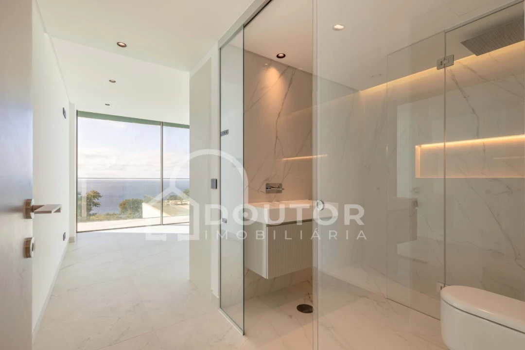 Moradia T4 para Venda em Funchal (Santa Maria Maior) Foto 40