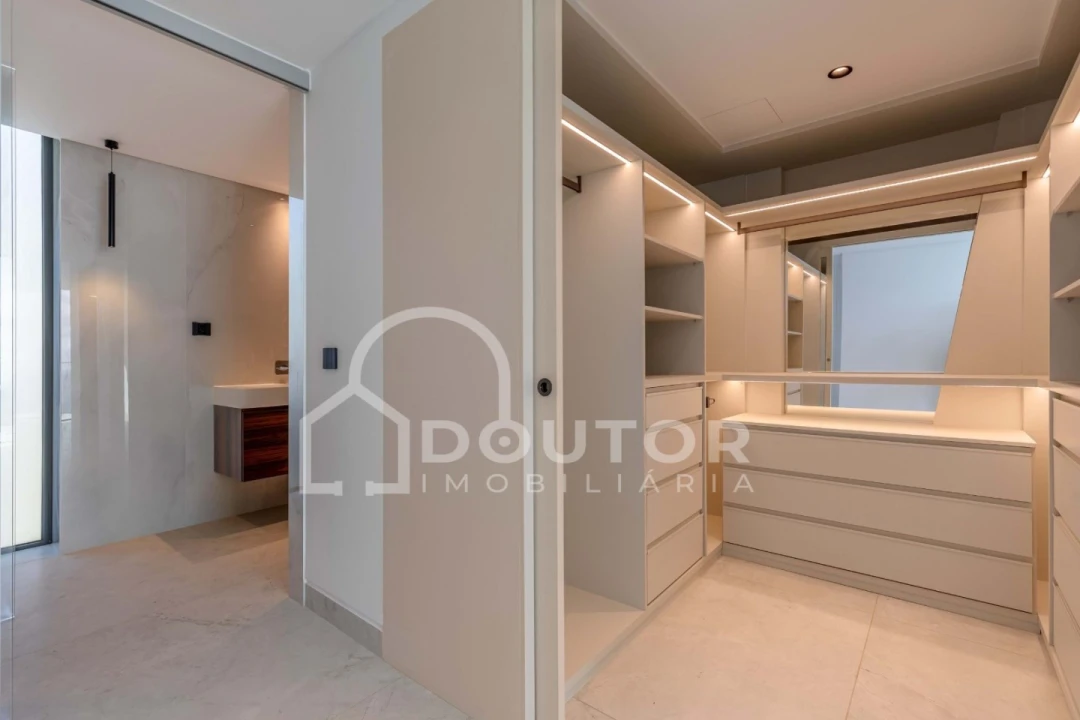 Moradia T4 para Venda em Funchal (Santa Maria Maior) Foto 42