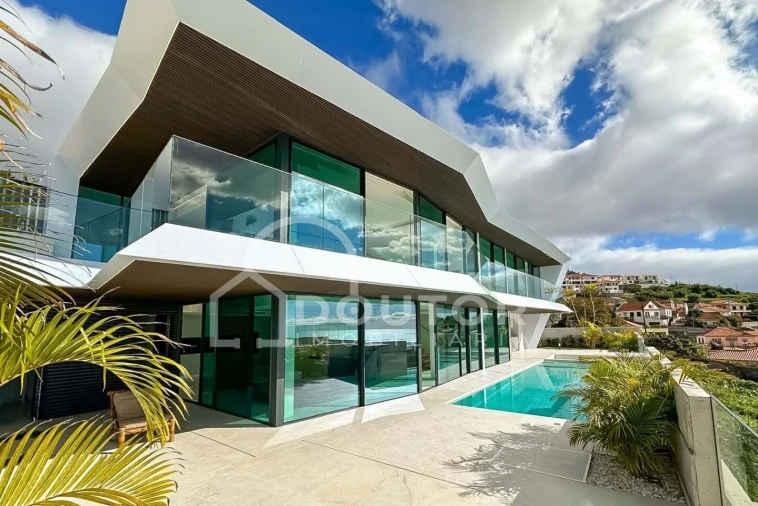 Moradia T4 para Venda em Funchal (Santa Maria Maior) Foto 3