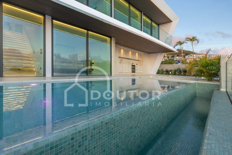 Moradia T4 para Venda em Funchal (Santa Maria Maior) Foto 10