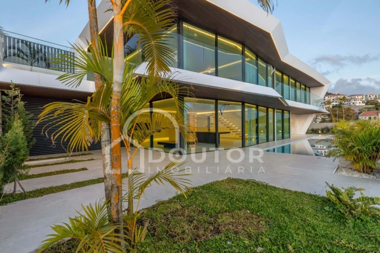 Moradia T4 para Venda em Funchal (Santa Maria Maior) Foto 15