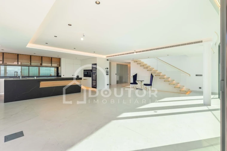 Moradia T4 para Venda em Funchal (Santa Maria Maior) Foto 22