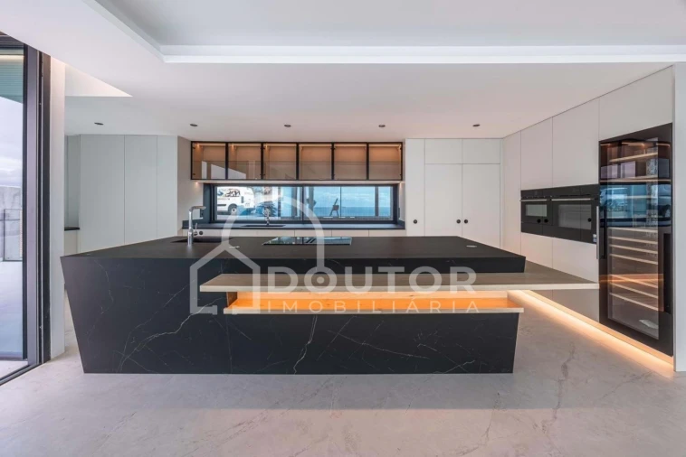 Moradia T4 para Venda em Funchal (Santa Maria Maior) Foto 25