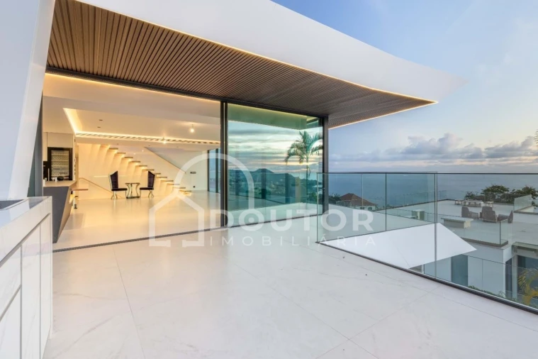 Moradia T4 para Venda em Funchal (Santa Maria Maior) Foto 28