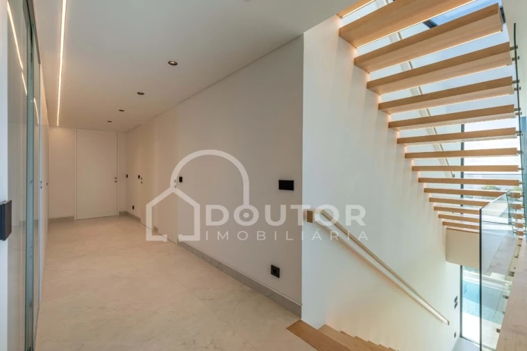 Moradia T4 para Venda em Funchal (Santa Maria Maior) Foto 36