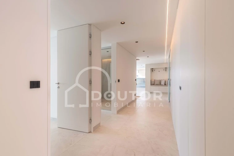 Moradia T4 para Venda em Funchal (Santa Maria Maior) Foto 37